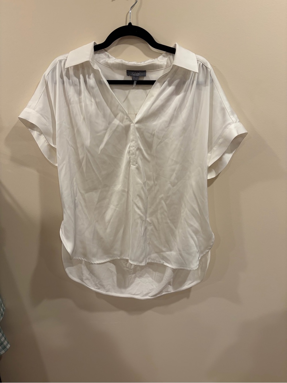 Lysse White V-Neck Short Sleeve Blouse Size L
